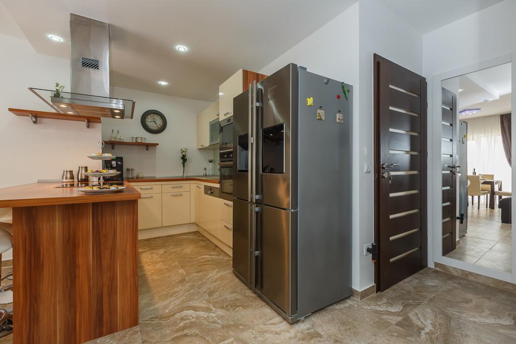 Villa Apartments Katja โตรกีร์ ภายนอก รูปภาพ