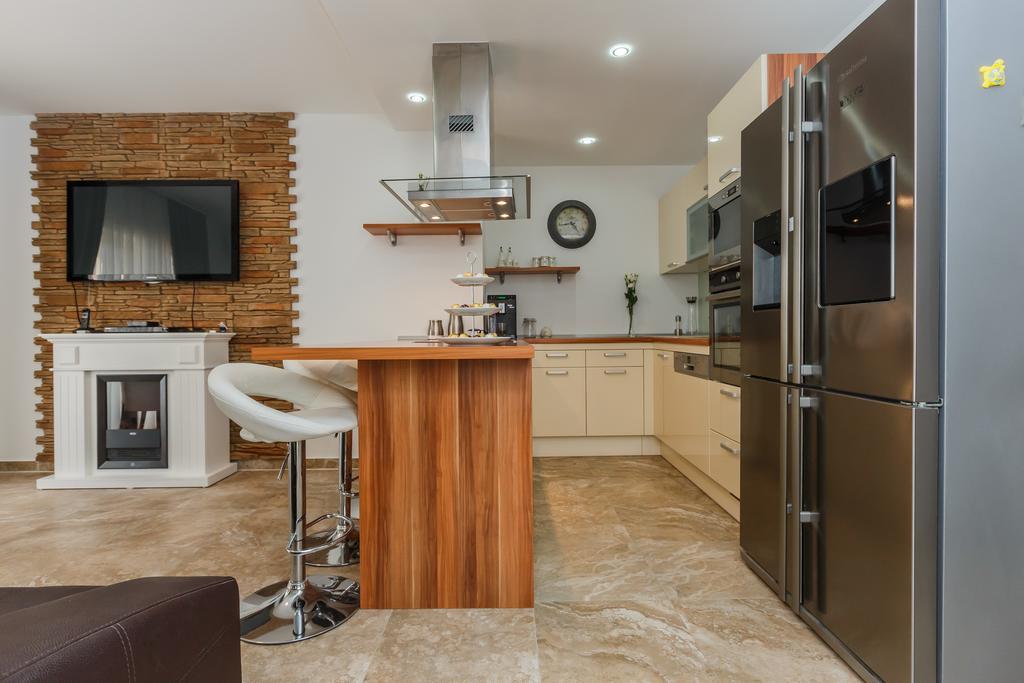 Villa Apartments Katja โตรกีร์ ภายนอก รูปภาพ