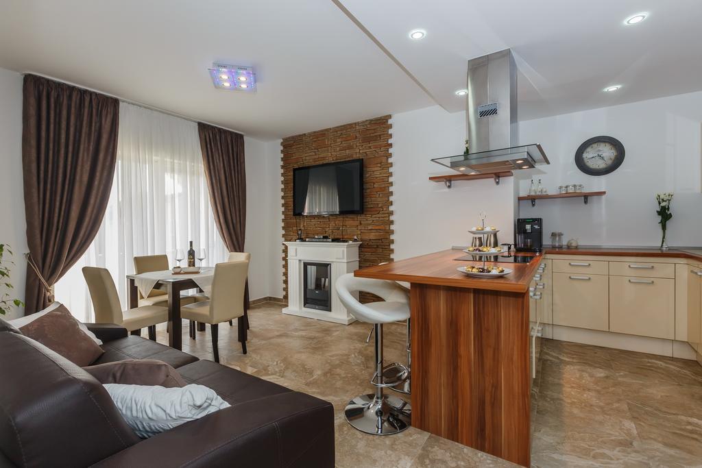 Villa Apartments Katja โตรกีร์ ภายนอก รูปภาพ